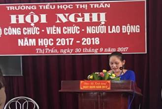 Cô Lê Thị Phương Thảo – Tổ trưởng tổ 1 - Trình bày ý kiến tham luận 
